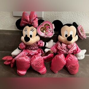 Disney Mickey & Minnie Mouse NWT 2008 Valentines Be Mine XOXO Theme Park Plushie